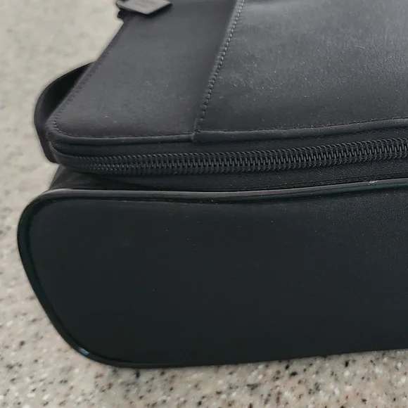 CHANEL Makeup Bag - Picture 6 of 10